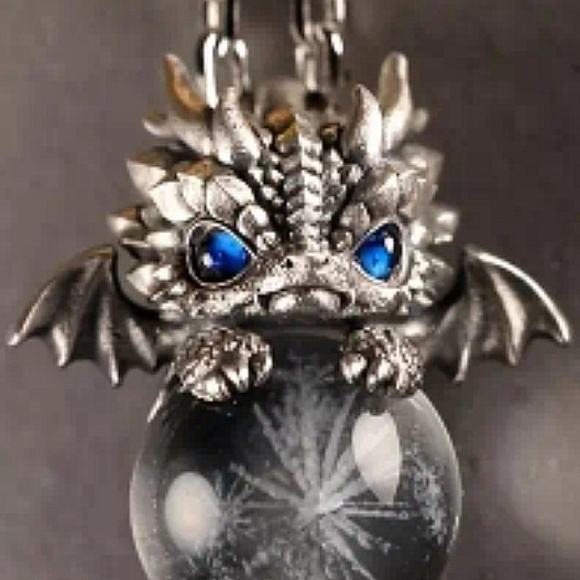 🆕️LAST ONE!🌹ADORABLE BABY DRAGON CLUTCHING PRECIOUS GEM NECKLACE GIFT BOXED - Picture 7 of 17